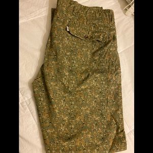 LEVI’S Chino II Camo Print Slim Straight Pants 32